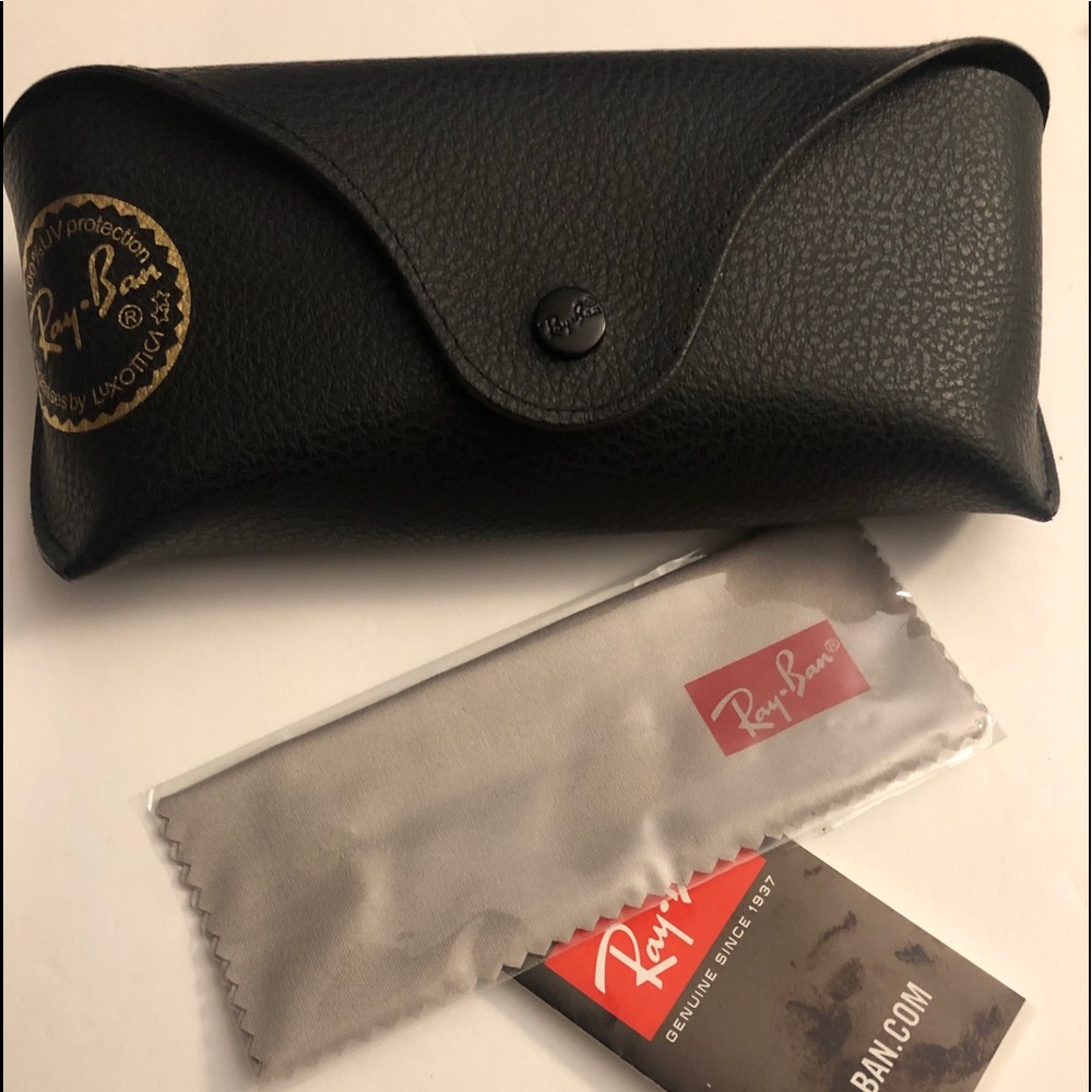Ray-Ban Black Matte/textured sunglasses case